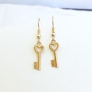 Earrings Old Vintage Antique Keys Heart Boho Victorian Gold Tone Steampunk